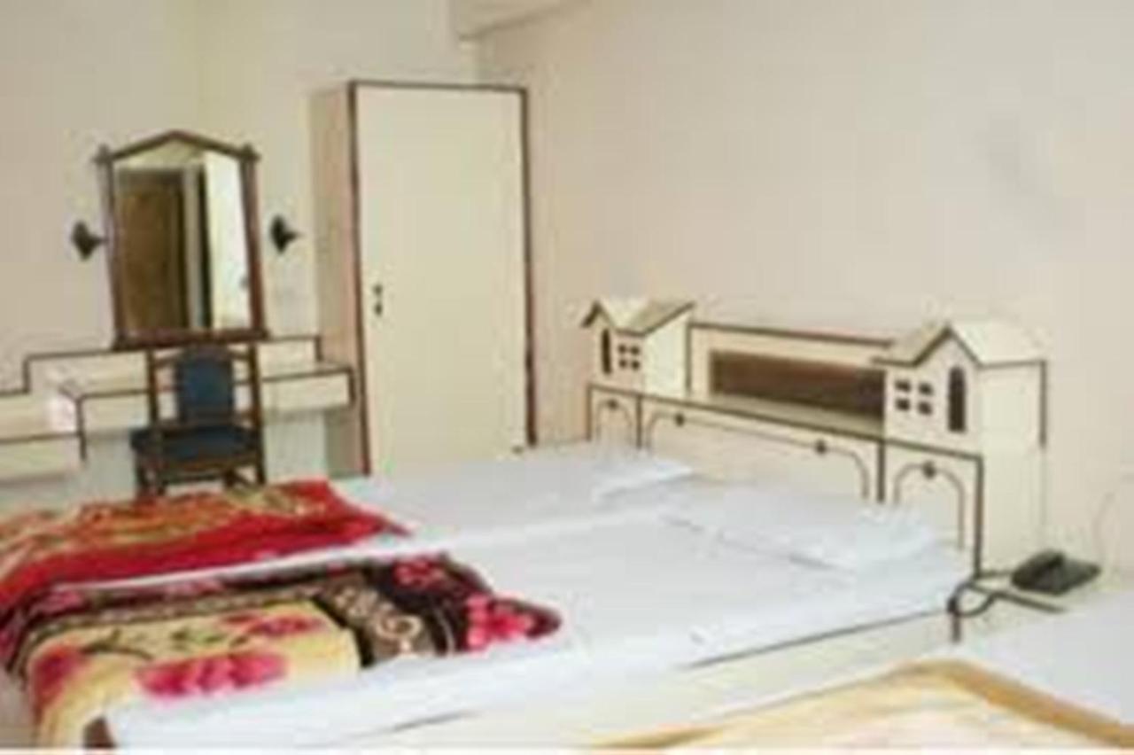 Hotel Shivlok Rishīkesh Exteriör bild